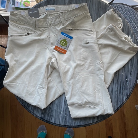 Columbia Straight Leg Hiking Pants in Cream NWT - Picture 1 of 5